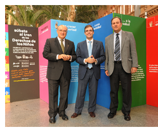 presidente del Consejo General de la Abogac�a Espa�ola, Carlos Carnicer, el Defensor del Menor de la Comunidad de Madrid, Arturo Canalda y el representante de la Plataforma de Infancia, Jos� Antonio Garc�a