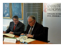 decano del Colegio de Abogados de Valencia y presidente del TAV, Francisco Real, y el vicepresidente tercero del Consell y conseller de Medio Ambiente, Agua, Urbanismo y Vivienda, Juan Cotino