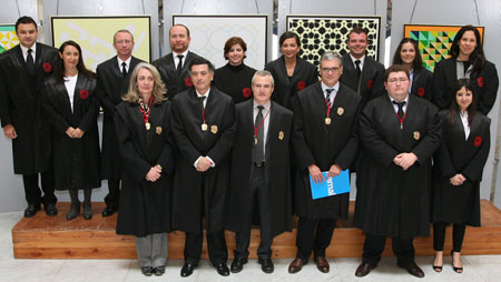 os nuevos abogados acompa�ados de sus padrinos y familiares, prometieron el desempe�o de sus funciones para resolver los problemas legales de la sociedad.