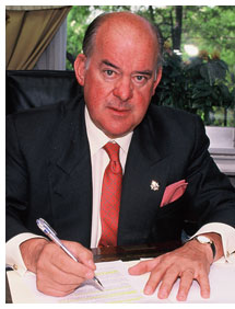 Juan Antonio Sagardoy recibe la condecoraci�n �Cruz De Carlos III el Noble� del Gobierno de Navarra