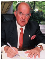 Juan Antonio Sagardoy recibe la condecoraci�n �Cruz de Carlos III el Noble� del Gobierno de Navarra