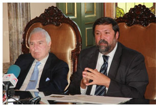 El ministro de Justicia, Francisco Caama�o, y el presidente del Tribunal Supremo y del Consejo General del Poder Judicial, Carlos D�var,