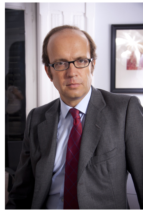 Pem�n ha destacado que todos los miembros del despacho tienen una trayectoria semejante y un alto grado de compromiso.