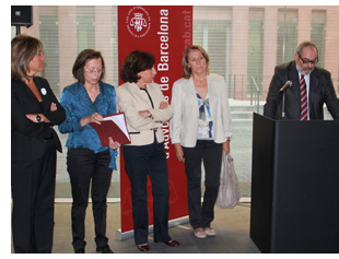 La exposici�n conmemorativa de este servicio ha sido inaugurada por el vicedecano del Colegio de Abogados de Barcelona, Eudald Vendrell, la presidenta del Tribunal de Justicia de Catalu�a, Ma. Eug�nia Alegret, la consejera de Justicia, Montserrat Tura, la jueza decana de Barcelona, Ma. Josep Feliu y el alcalde del Hospitalet, N�ria Mar�n. 