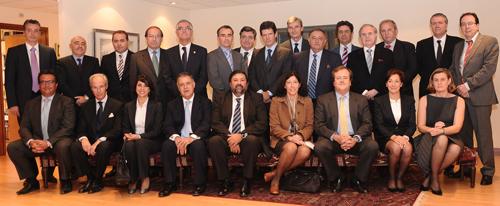 Los integrantes del Consejo General del Notariado con el Ministro y los altos cargos de Justicia asistentes a la sesi�n plenaria.