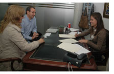 M�s de 200 ciudadanos han aprovechado lajornada de puertas abiertas del Colegio de Abogados para realizar consultas jur�dicas gratuitas