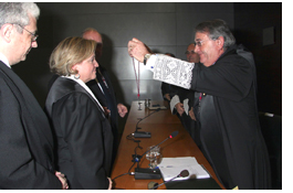 M� Jos� Santa Cruz, vicedecana del ICAV: �La mediaci�n es necesaria en la gesti�n de los conflictos sanitarios�