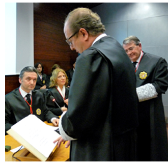 Mariano Dur�n presta su juramiento como decano del ICAV