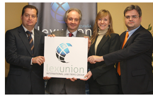 La directiva de Lexuni�n, de derecha a izquierda: Carlos G�mez Sirvent, Ignacio Herrero, Marie Larivi�re y Juan Pedro Hoya