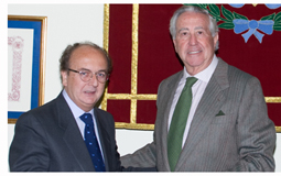 El Colegio de Abogados de Valencia se hace cargo de un d�a de comida en Casa Caridad