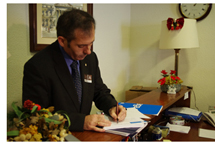 2.000 firmas malague�as contra la Ley de Tasas Judiciales entregadas en el Congreso de los Diputados