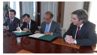 Colegio de Abogados de M�laga, Francisco Javier Lara Pel�ez, y el rector de la Universidad Internacional de Andaluc�a, Juan Manuel Su�rez Jap�n