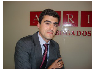 Ignacio Temi�o, Socio de Abril Abogados