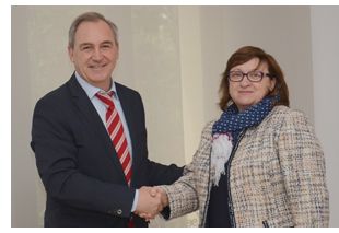 Ilustre Colegio de Abogados de Baleares, Mart�n Ale�ar, y la presidenta de la Asociaci�n Profesional de T�cnicos Tributarios de Catalu�a y Baleares (APTTCB), Pilar Arx�