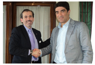 Francisco Javier Lara Pel�ez, decano del Colegio de Abogados de M�laga, y Francisco Javier Ferrer Morat�, director gerente de la Fundaci�n Palacio de Villal�n