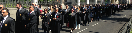 24J: Contundente manifestaci�n colegial contra el modelo de Justicia de Gallard�n