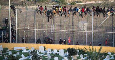 150 organizaciones sociales suscriben un manifiesto contra las devoluciones en caliente