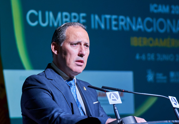 el decano del ICAM, Eugenio Ribón