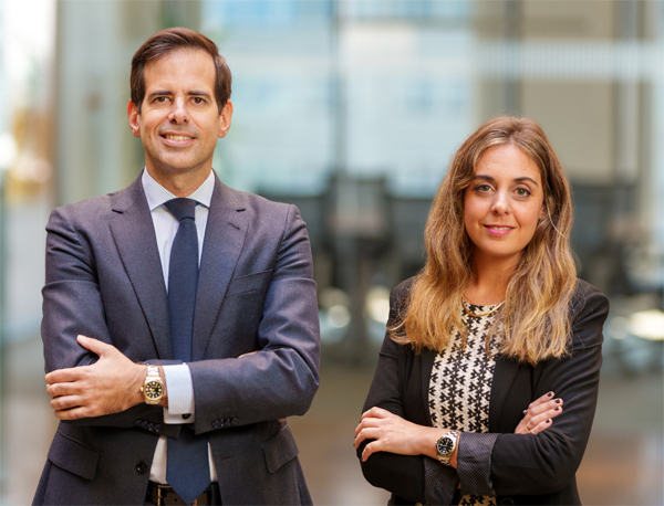 Antonio Benítez Ostos y Elena Molino Fernández, Socio Director y Asociada Senior de Administrativando Abogados que han defendido el caso