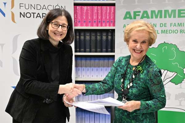 Concepción Pilar Barrio Del Olmo, presidenta del Consejo General del Notariado y Fundación Notariado, y Carmen Quintanilla Barba, presidenta nacional de AFAMMER