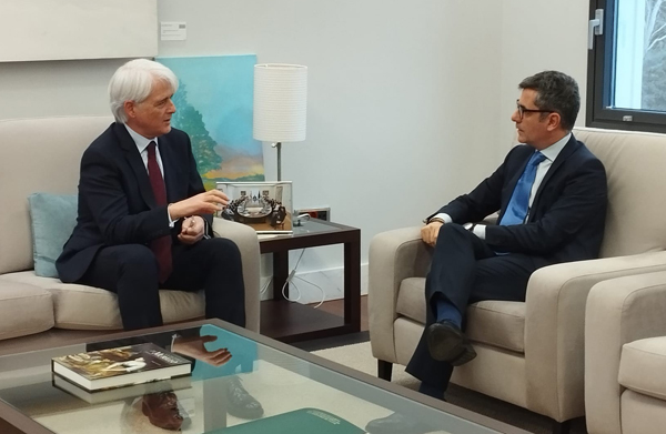 El presidente del Consejo General de la Abogacía Española (CGAE), Salvador González, y el ministro de Presidencia, Justicia y Relaciones con las Cortes, Félix Bolaños