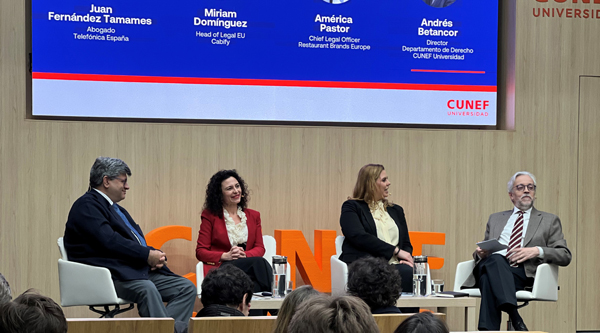 Juan Fernández Tamames, abogado del Comité de Cumplimiento penal de Telefónica España; Miriam Domínguez, Head of Legal EU en Cabify; y América Pastor, Chief Legal Officer en Restaurant Brands Europe; y Andrés Betancor, director del Departamento de Derecho de CUNEF Universidad