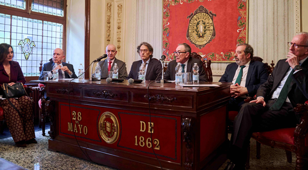 Mónica Pérez, decana del Colegio de Abogados de Burgos; Fernando Puente, delegado autonómico de la Fundación Aequitas; José Miguel García, rector de la Universidad de Burgos; Santiago Mena, fiscal superior de Castilla y León; Leopoldo Martínez de Salinas, decano del Colegio Notarial de Castilla y León; Emilio Vega, magistrado del TSJ; y Gonzalo A. López Ebri, coordinador de los Foros Aequitas de Discapacidad