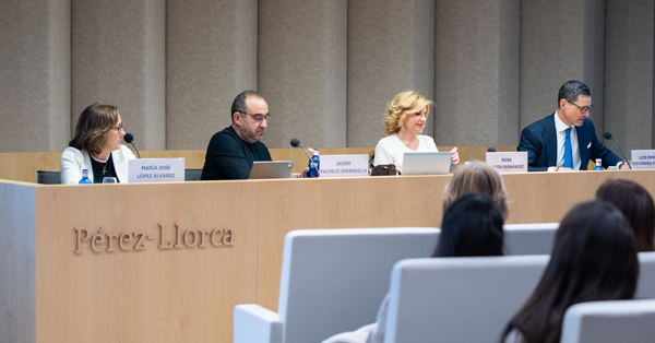 María José López Álvarez, profesora ordinaria de Derecho del Trabajo y Seguridad Social de Comillas ICADE; Javier Pacheco Serradilla, secretario de Acción Sindical y Transiciones Estratégicas de CCOO; Rosa Santos Fernández, directora del Departamento de Empleo, Diversidad y Protección Social de CEOE; Luis Enrique Fernández Pallarés, socio del área de Laboral, Compensación y Beneficios de Pérez-Llorca