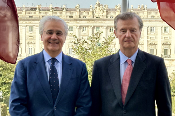 : Ignacio García Belenguer, director general del Teatro Real, y Alfonso Osorio, presidente de la Fundación BDO