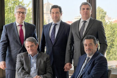 Manuel González-Haba, José Luís de Navasqüés, Juan Enrique Altimis, sentados Gonzalo Grandes y Alfredo Hernández (Presidente del Consejo)