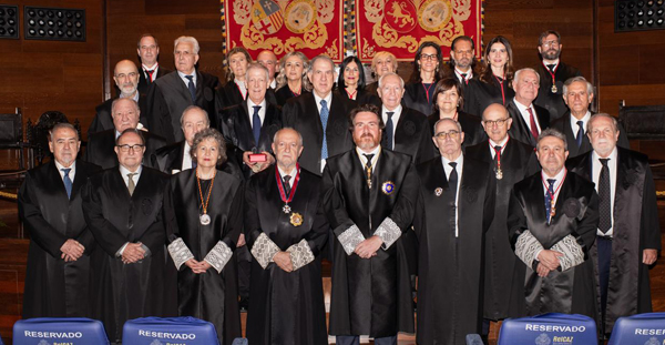 Entrega de distinciones en el acto central de San Ivo del Real e Ilustre Colegio de Abogados de Zaragoza