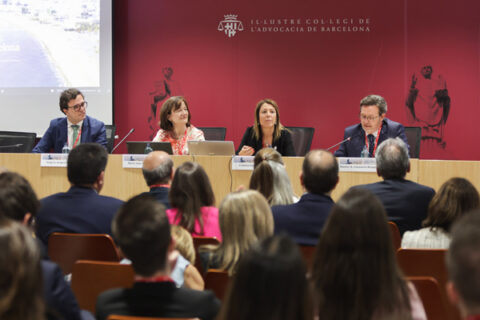 Jorge A. Azagra, María José Menéndez, Cristina Vallejo y Ramón A. Casanova