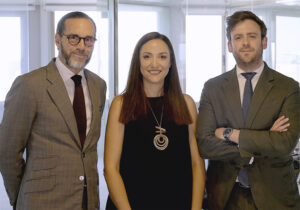 Eliseo M. Martínez, socio director, Alicia Agüero, of counsel, y Juan Pablo Tejero, responsable del área procesal civil, mercantil y de acciones colectivas