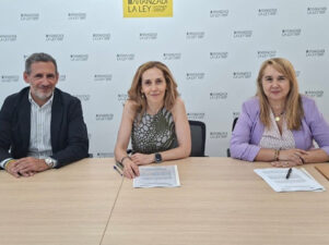 Alberto Moreno, director Comercial de Aranzadi LA LEY; Belén López Donaire, vicepresidenta de la Corporación Académica de Ciencia y Derecho y presidenta de la Sección de Compliance y vocal del Observatorio; y Cristina Retana, director de Contenidos e Innovación de Aranzadi LA LEY