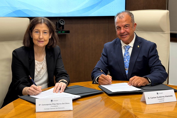 La presidenta del Consejo General del Notariado (CGN), Concepción Pilar Barrio Del Olmo, y el presidente del Consejo General de Colegios Oficiales de Ingenieros Técnicos Agrícolas de España (CGCOITAE), Carlos Gutiérrez Alameda
