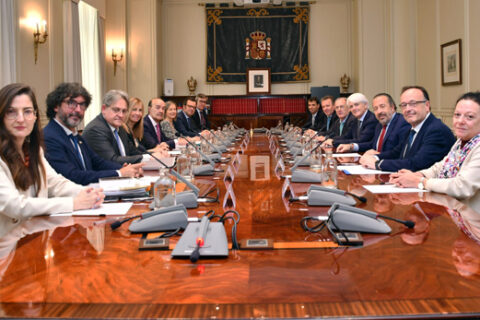 Imagen: Reunión de Abogacía Española con representantes del Poder Judicial, celebrada en abril para abordar la implantación de los Tribunales de Instancia