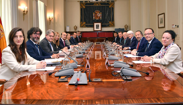 Imagen: Reunión de AbogacÃa Española con representantes del Poder Judicial, celebrada en abril para abordar la implantación de los Tribunales de Instancia