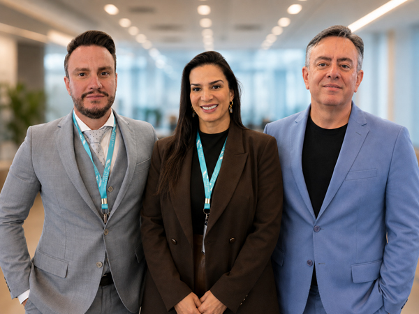 Los fundadores de Passarini Group, Lucas M. Rodrigues, Clarissa Rodrigues y Paulo H. Passarini